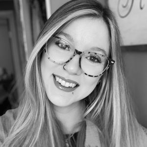 Meet your Posher, Ivona